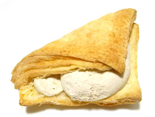 「ヤマザキ おいしい菓子パン 三角パイヘーゼルナッツホイップ 袋1個」のクチコミ画像 by つなさん