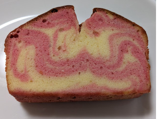 「香月堂 苺ミルクのパウンドケーキ 袋1個」のクチコミ画像 by ちょこコーヒーさん