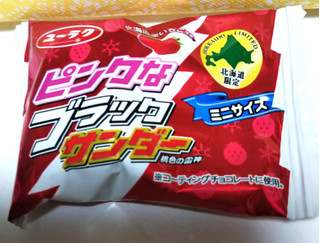 「有楽製菓 ピンクなブラックサンダー ミニサイズ プレミアムいちご味 袋12個」のクチコミ画像 by シロですさん