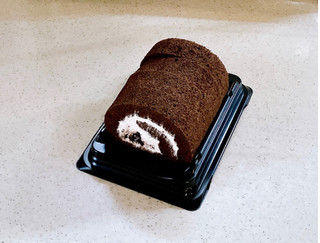 「オランジェ クッキー＆クリームのロールケーキ パック4個」のクチコミ画像 by むぎっこさん