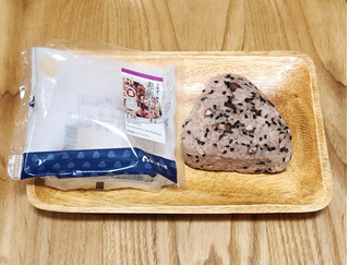 「ローソン 北海道十勝産小豆使用 赤飯おこわおにぎり」のクチコミ画像 by みにぃ321321さん