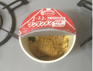 「エースコック タテ型 ワンタンメン 甲子園カレー味 カップ61g」のクチコミ画像 by レビュアーさん