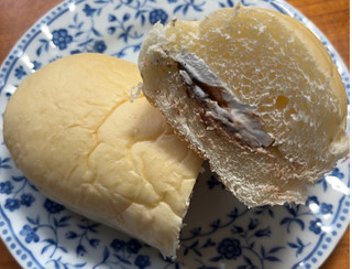 「ヤマザキ 白いコッペパン ジャンドゥーヤチョコクリーム＆ホイップ 袋1個」のクチコミ画像 by 骨なしスケルトンさん