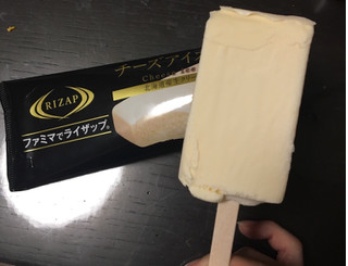 「ファミリーマート RIZAP チーズアイスバー」のクチコミ画像 by aiponさん