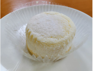 「ローソン Uchi Cafe’ 白いスフレチーズケーキ」のクチコミ画像 by はるなつひさん