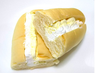 「ヤマザキ ダブルホイップサンド 北海道産牛乳とチーズのホイップ 袋1個」のクチコミ画像 by つなさん
