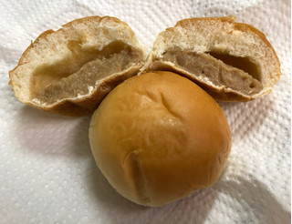 「ヤマザキ 薄皮 カフェラテ風味クリームパン 袋4個」のクチコミ画像 by SANAさん