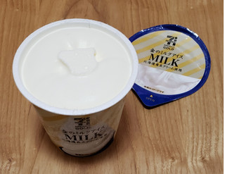 「セブンプレミアムゴールド 金のミルクアイス カップ130ml」のクチコミ画像 by みにぃ321321さん