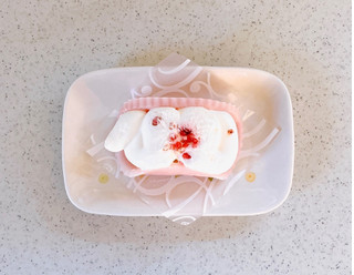 「ローソン Uchi Cafe’ お餅で包んだ苺ケーキ」のクチコミ画像 by むぎっこさん