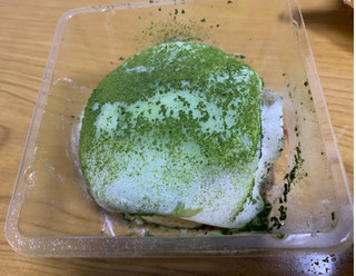 「ローソン Uchi Cafe’ × 森半 濃いお抹茶大福みたいなパンケーキ」のクチコミ画像 by tmnさん