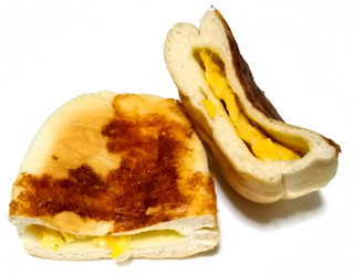 「ヤマザキ こんがりチーズのコーンパン 袋1個」のクチコミ画像 by つなさん