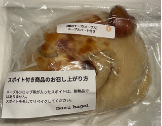 「maru bagel 3種のチーズ メープル」のクチコミ画像 by パン太郎さん
