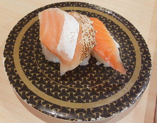 「はま寿司 贅沢握り サーモン三種盛り 焼きとろサーモン・大とろサーモン・サーモン」のクチコミ画像 by つなさん