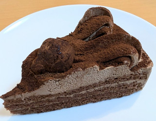 「セブンプレミアム 生チョコクリームのケーキ 冬季限定パッケージ パック1個」のクチコミ画像 by はるなつひさん