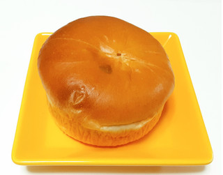 「YKベーキング しあわせ届ける 抹茶ミルクくりぃむパン 1個」のクチコミ画像 by つなさん