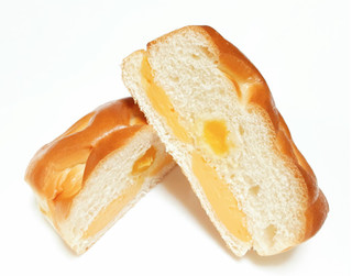 「第一パン 冷やしてもおいしいマンゴークリームパン」のクチコミ画像 by つなさん