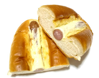「セブンプレミアム パリッと食感のウインナーパン 袋1個」のクチコミ画像 by つなさん