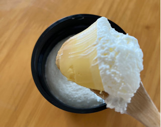 「ローソン Uchi Cafe’ プレミアムロールケーキのクリームのせ！生カスタードプリン」のクチコミ画像 by わやさかさん