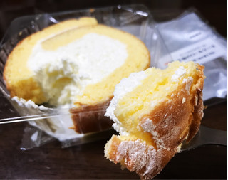 「セブン-イレブン たっぷりクリーム至福のロールケーキ」のクチコミ画像 by かずなさん