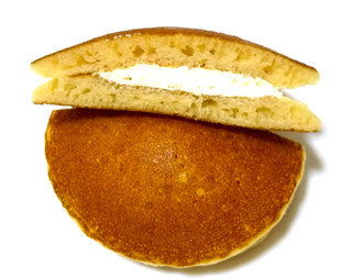 「セブンプレミアム もっちり食感の北海道クリームチーズパンケーキ 袋2個」のクチコミ画像 by つなさん