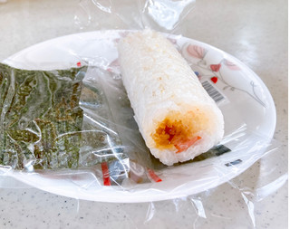 「セブン-イレブン 手巻寿司 まぐろたたきわさび醤油巻」のクチコミ画像 by むぎっこさん