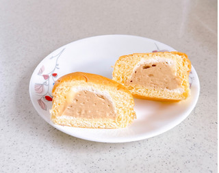 「八天堂 冷やして食べるとろけるくりーむパン ミルクティー」のクチコミ画像 by むぎっこさん