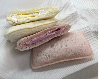「ヤマザキ ランチパック いちごチョコとホワイトチョコ 袋2個」のクチコミ画像 by SANAさん