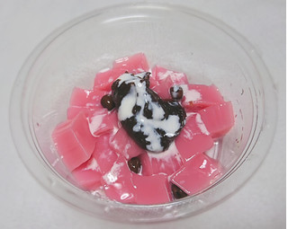 「岡崎物産 粒あんとクリームで食べる さくらのデザート カップ285g」のクチコミ画像 by さくら水さん