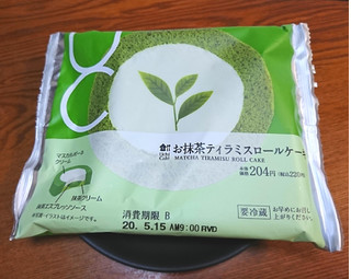 「ローソン Uchi Cafe’ SWEETS お抹茶ティラミスロールケーキ」のクチコミ画像 by さくら水さん