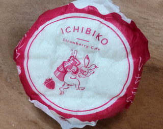 「ローソン ICHIBIKO いちごミルクまん」のクチコミ画像 by はるなつひさん