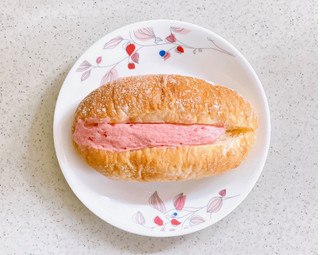 「ファミリーマート 生フランスパン いちごミルク＆ホイップ」のクチコミ画像 by むぎっこさん