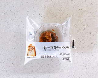 「ローソン Uchi Cafe’ 一粒栗のマロンカヌレ」のクチコミ画像 by むぎっこさん
