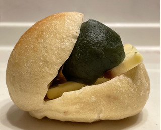 「maru bagel ダブルあんバター さくらあん よもぎあん」のクチコミ画像 by パン太郎さん