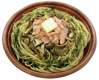 新発売のコンビニ麺：セブン「きのこと鮭の和風パスタ　バター醤油味」ほか