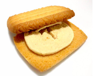 「森永製菓 ミルクキャラメル クリームサンドクッキー 箱8枚」のクチコミ画像 by つなさん