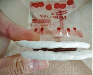 「亀田製菓 白い風船 チョコクリーム 袋18枚」のクチコミ画像 by まめぱんださん