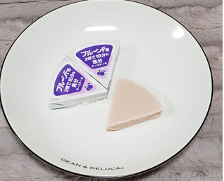 「雪印メグミルク プルーンFe 2個で1日分の鉄分 チーズケーキ 箱18ℊ×6」のクチコミ画像 by みにぃ321321さん