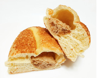 「ヤマザキ チーズパン 銚子電鉄のぬれ煎餅入り 袋1個」のクチコミ画像 by つなさん