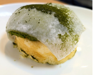 「ローソン Uchi Cafe’ × 森半 濃いお抹茶大福みたいなパンケーキ」のクチコミ画像 by はるなつひさん