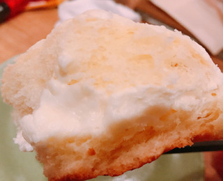 「ローソン 白いメロンパン 北海道産生クリーム使用」のクチコミ画像 by すいーつはにーさん