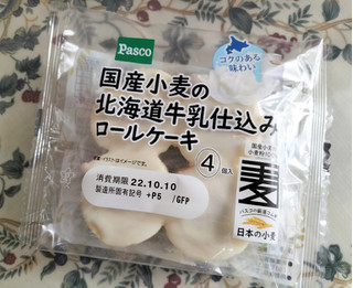 「Pasco 国産小麦の北海道牛乳仕込みロールケーキ 袋4個」のクチコミ画像 by コマメのグルメさん