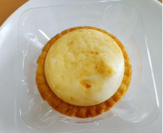「ファミリーマート バター香る焼きチーズタルト 袋1個」のクチコミ画像 by はるなつひさん