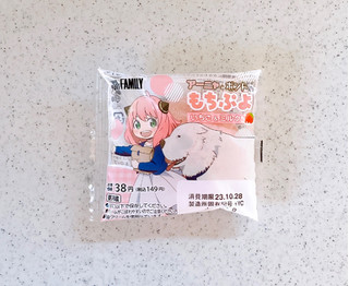 「ローソン Uchi Cafe’ SPY×FAMILY アーニャとボンドのもちぷよ いちご＆ミルク」のクチコミ画像 by むぎっこさん