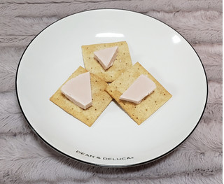 「雪印メグミルク プルーンFe 2個で1日分の鉄分 チーズケーキ 箱18ℊ×6」のクチコミ画像 by みにぃ321321さん