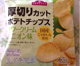 「トップバリュ 厚切りカット ポテトチップス サワークリームオニオン味 袋65g」のクチコミ画像 by レビュアーさん