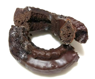 「ヤマザキ ドーナツステーション チョコオールド ファッションドーナツ 袋1個」のクチコミ画像 by つなさん