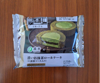 「ローソン Uchi Cafe’ × 森半 濃いお抹茶ロールケーキ お抹茶ソース入り」のクチコミ画像 by フローライトさん
