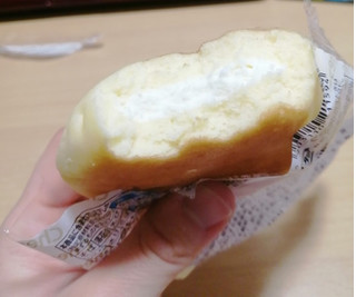 「セブンプレミアム チーズ蒸しケーキサンド 袋1個」のクチコミ画像 by satoooomiさん