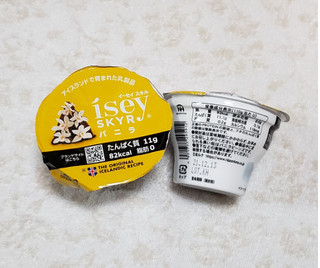 「日本ルナ Isey SKYR バニラ カップ110g」のクチコミ画像 by みにぃ321321さん