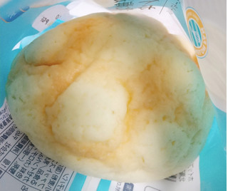 「Pasco ホイップメロンパン 北海道チーズクリーム 袋1個」のクチコミ画像 by もぐのこさん